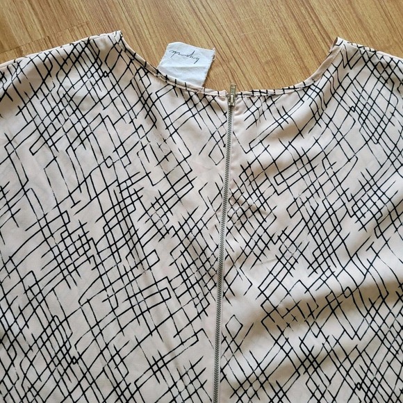 Line Pattern Shirt Womens Size Medium Pink Dusty Rose Background With Black Line - Picture 10 of 10